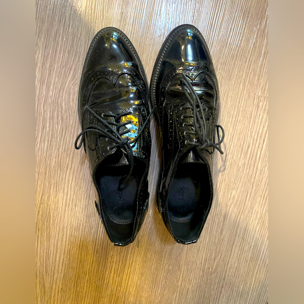 Black work shoes